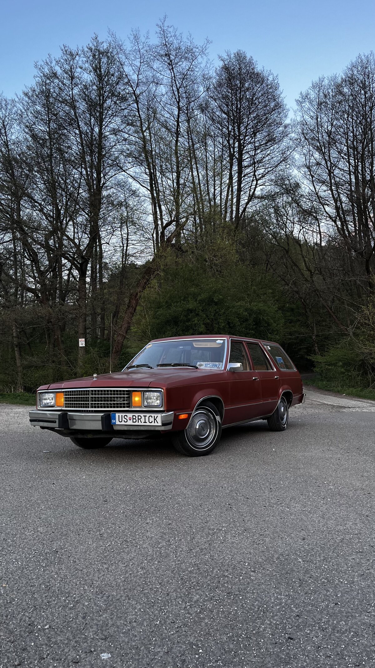 1979 Ford Fairmont vůz oranžový původní stav