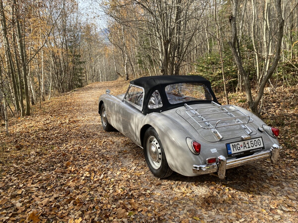 MGA 1958 cabrio (holubia siva + konak interier + cierna platena strecha)