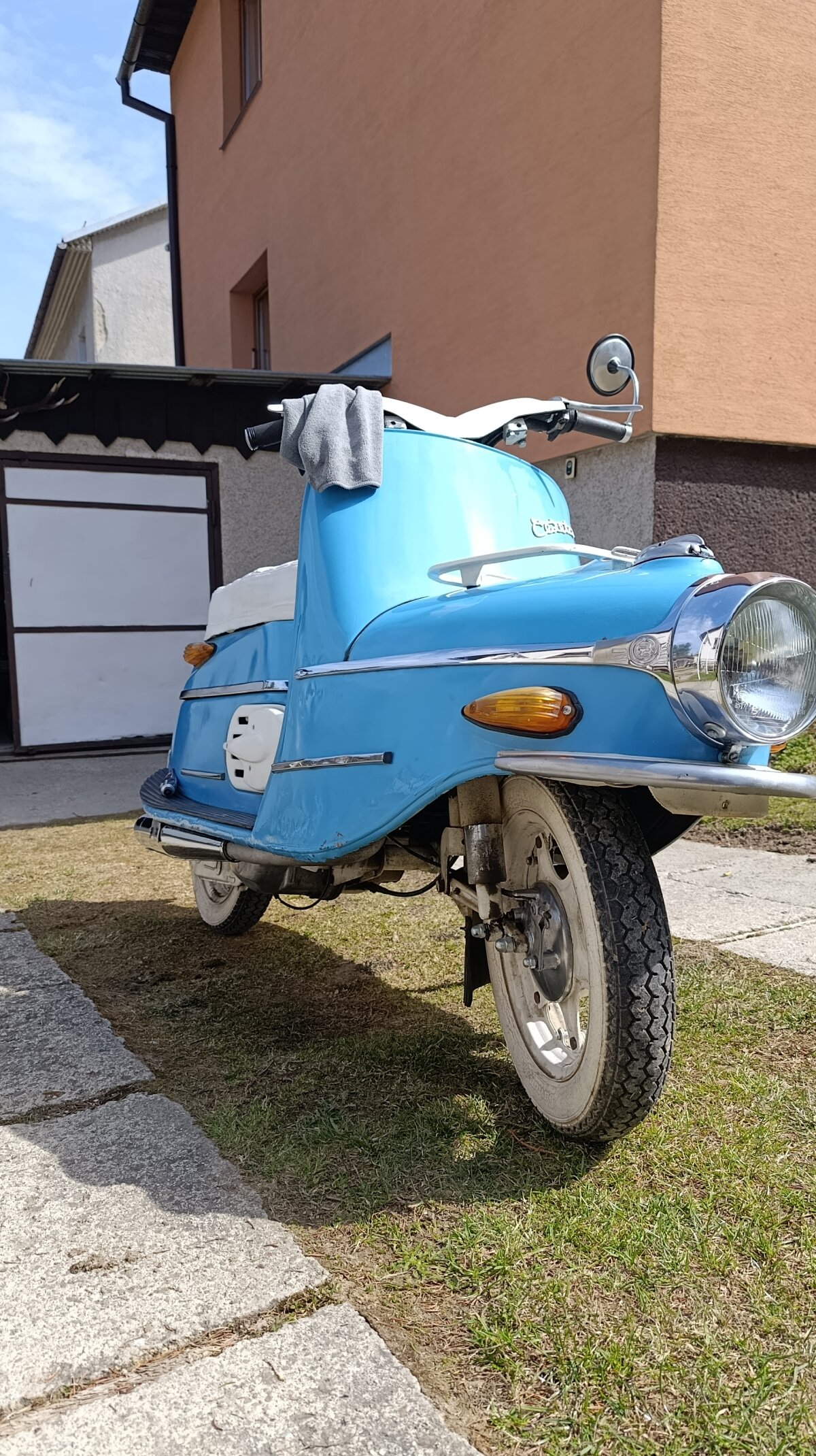 Modrý CZ 175 prasa, 1964 skúter