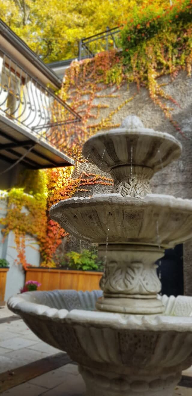 Nádvorie apartmanov Okamih a Moment