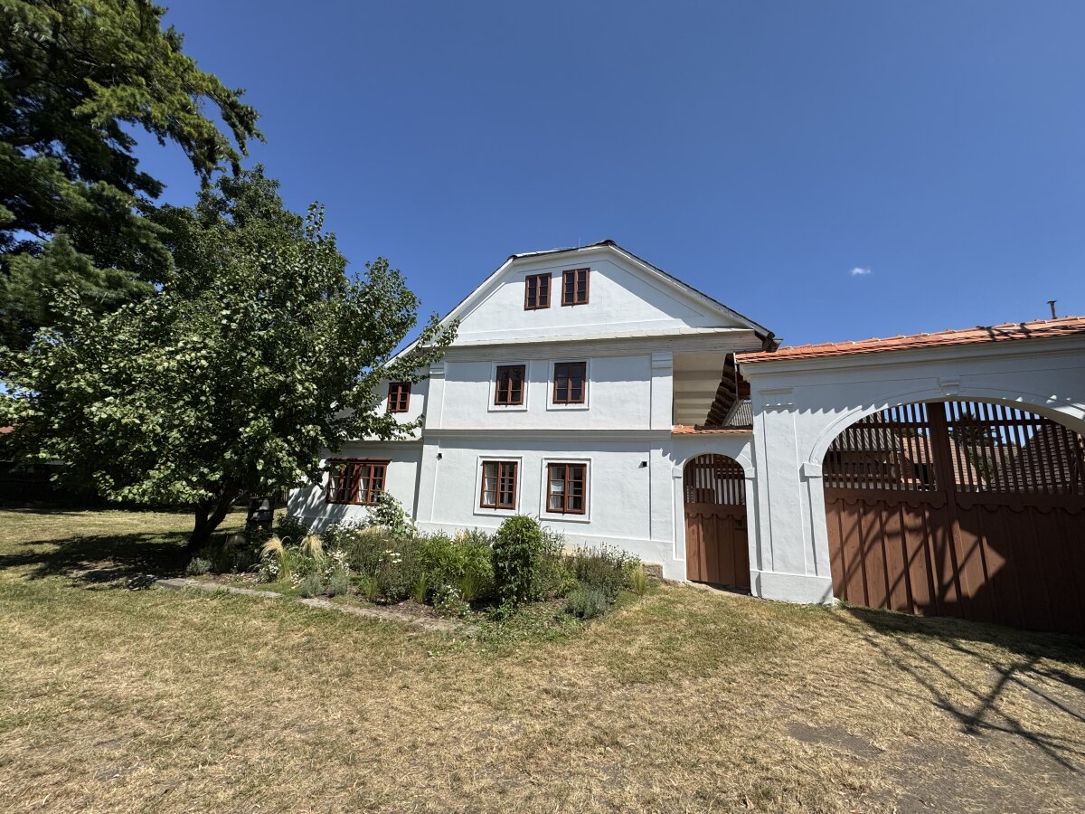 Historická zemědělská venkovská usedlost s rozsáhlou zahradou